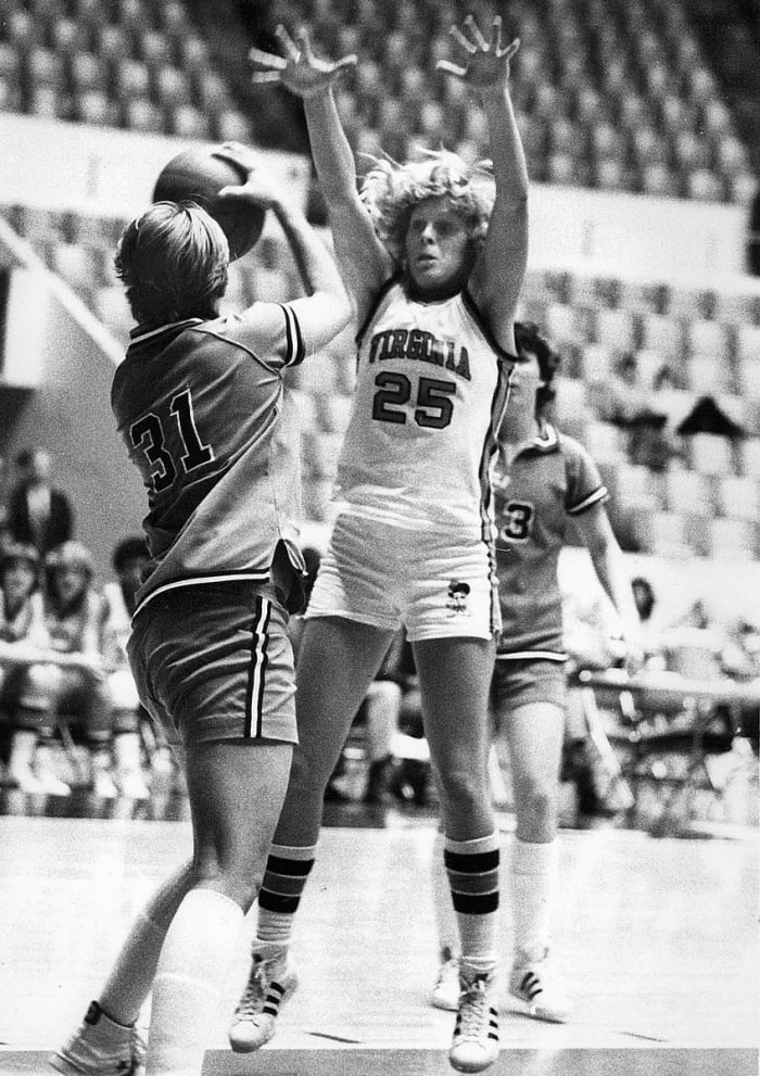 ackerman-bball-action